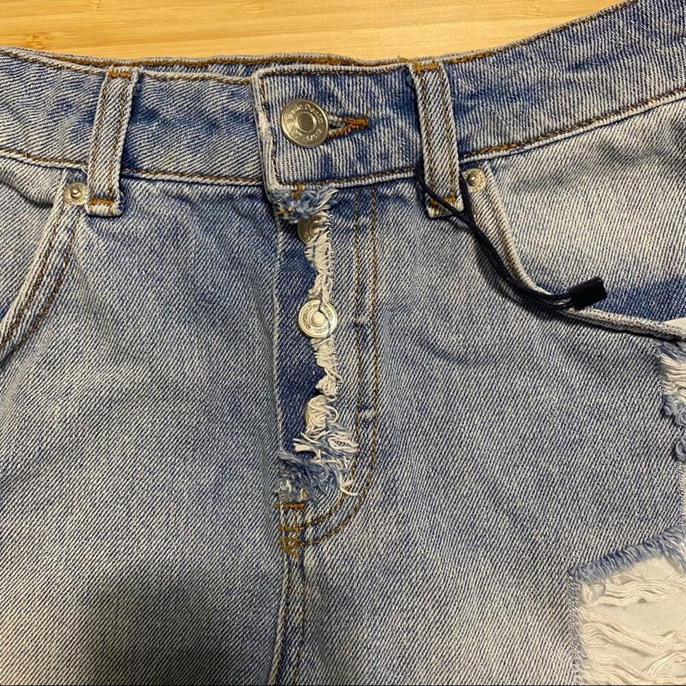 Zara Distressed Exposed Button Fly High Rise - Picture 2 of 8